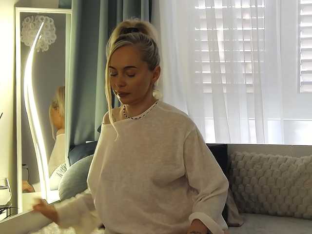 OrianaWade live cam on BongaCams