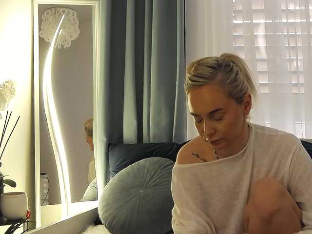 OrianaWade live cam on BongaCams