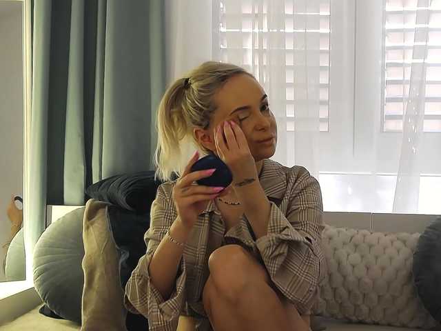 OrianaWade live webcam show