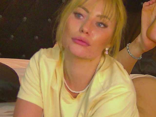 MisshaNight live webcam show