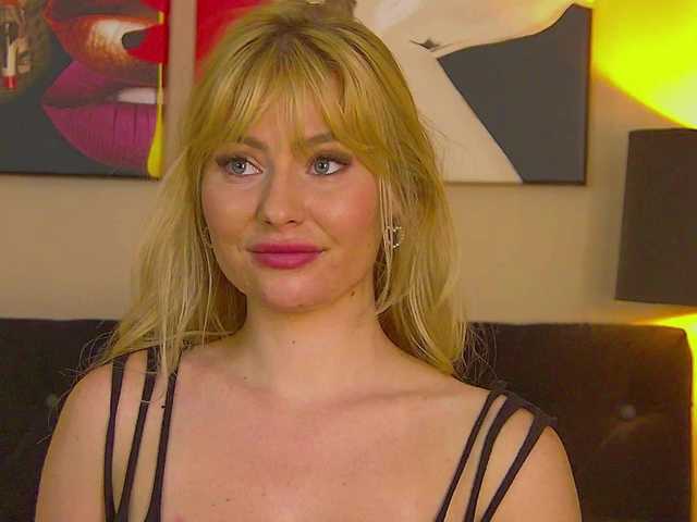 MisshaNight live webcam show
