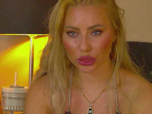 MisshaNight live cam on BongaCams