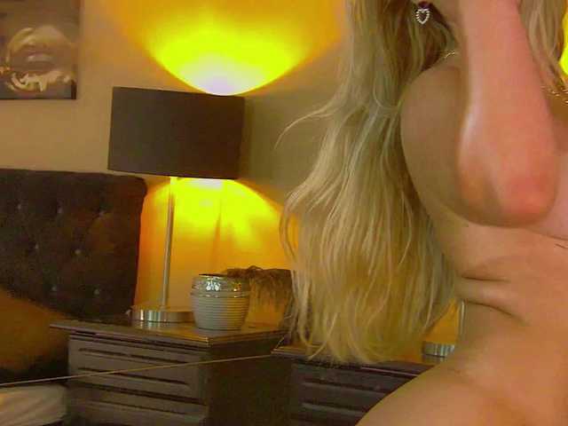 MisshaNight live cam on BongaCams