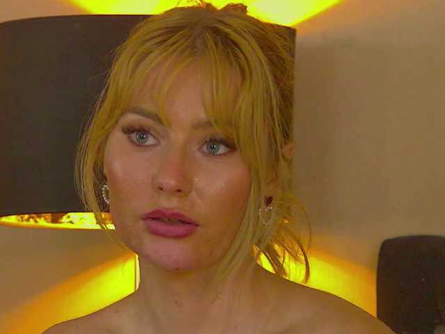 MisshaNight live webcam show