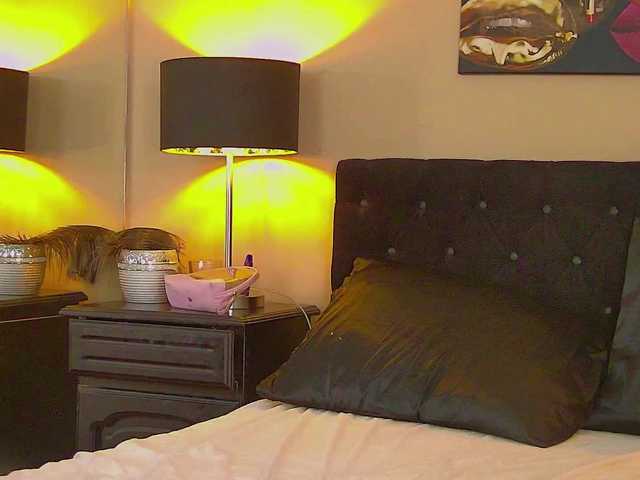 MisshaNight live webcam show