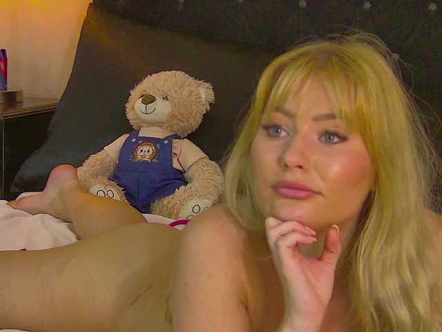 MisshaNight live webcam show