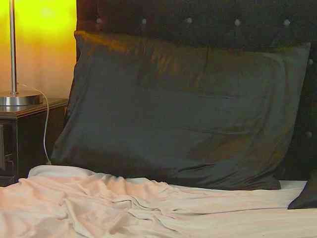 MisshaNight webcam