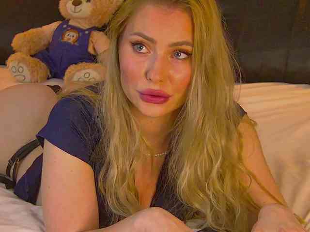 MisshaNight webcam