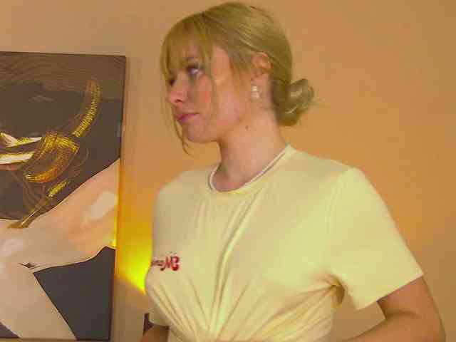 MisshaNight webcam