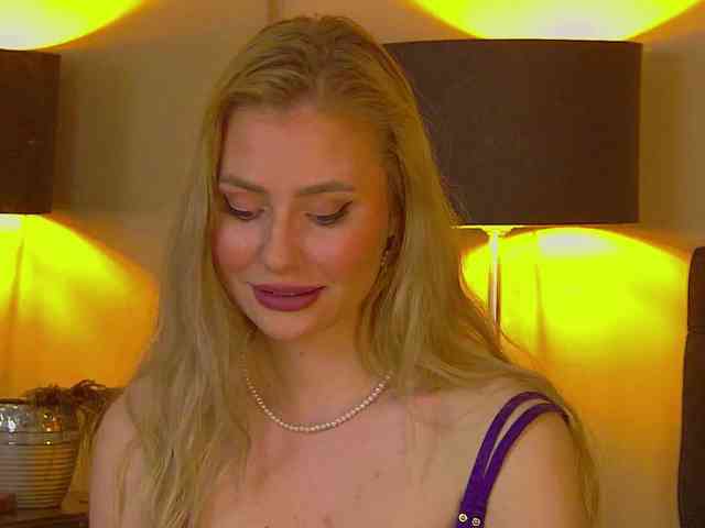 MisshaNight webcam