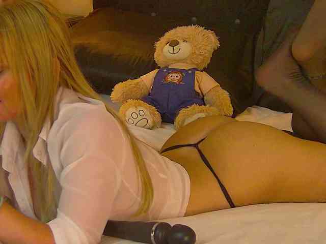 MisshaNight webcam