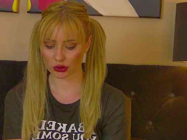MisshaNight webcam