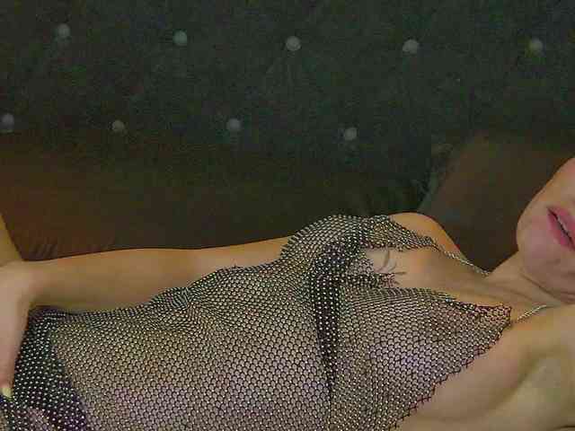 MisshaNight webcam