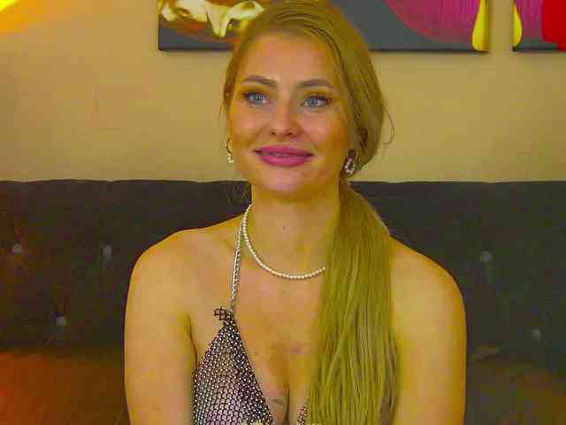 MisshaNight webcam