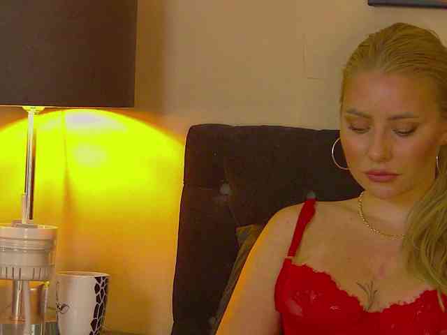 MisshaNight webcam