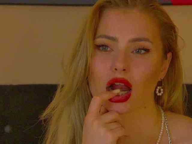 MisshaNight webcam