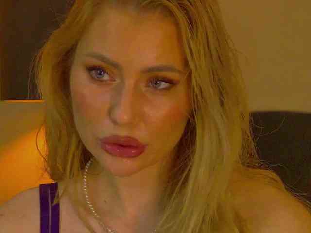 MisshaNight webcam