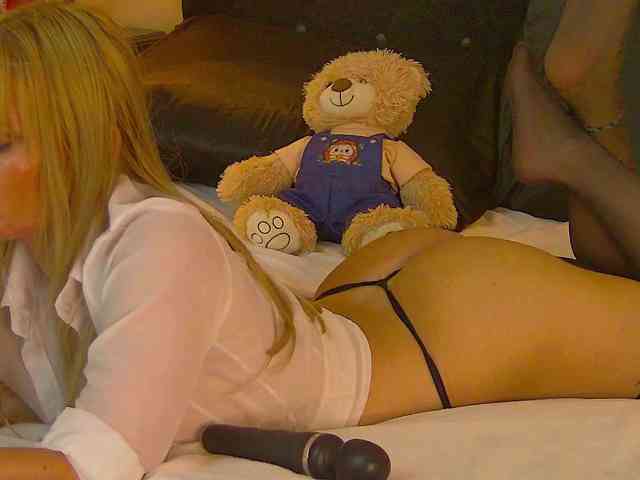 MisshaNight webcam