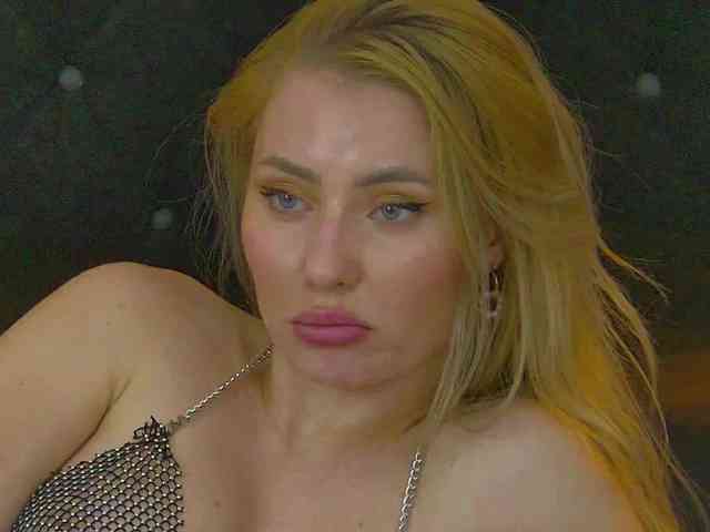 MisshaNight webcam