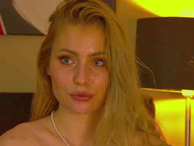 MisshaNight webcam