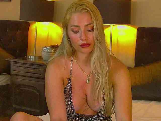 MisshaNight webcam