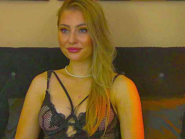 MisshaNight webcam