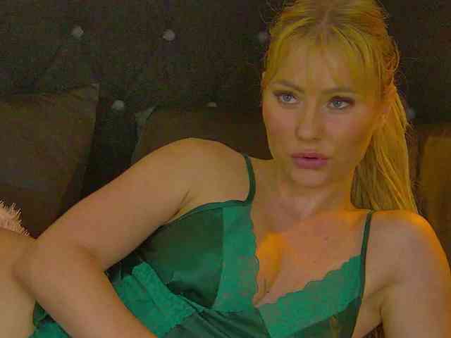 MisshaNight webcam