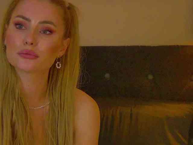 MisshaNight webcam