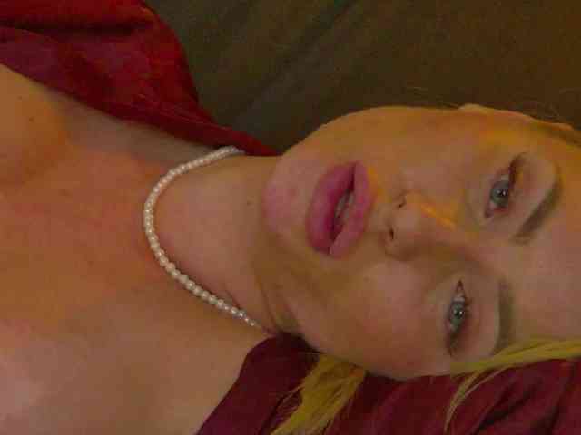 MisshaNight webcam