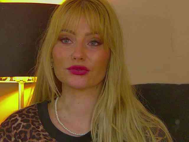 MisshaNight webcam