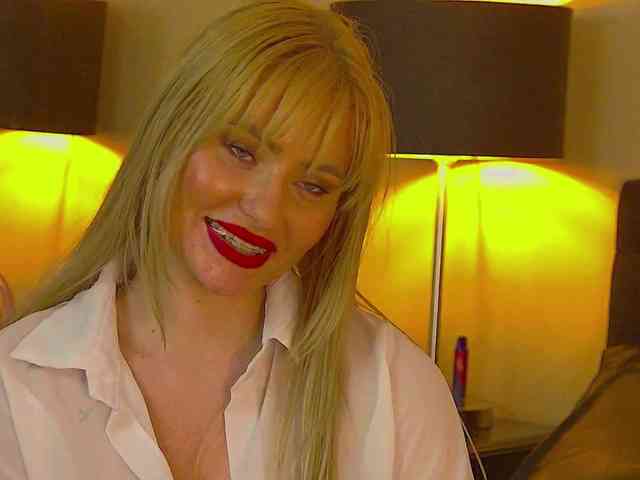MisshaNight webcam