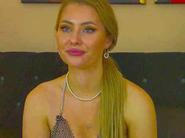MisshaNight webcam