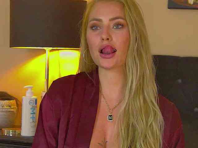 MisshaNight webcam