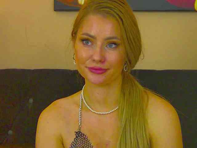 MisshaNight webcam