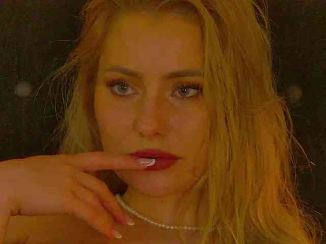MisshaNight webcam