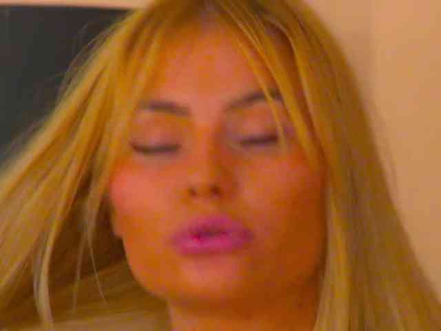 MisshaNight webcam