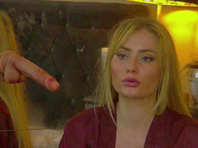 MisshaNight webcam