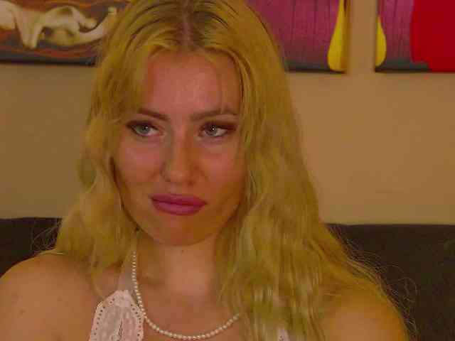 MisshaNight webcam