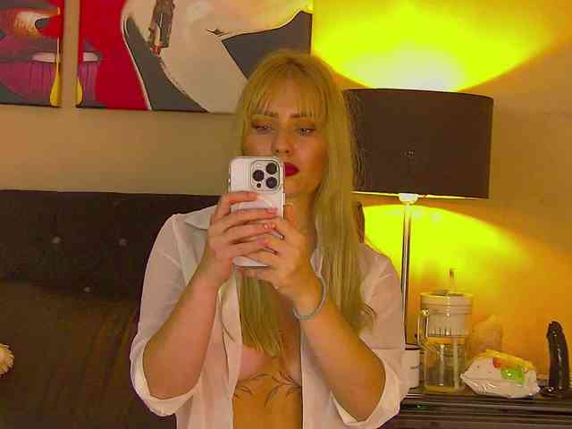 MisshaNight webcam