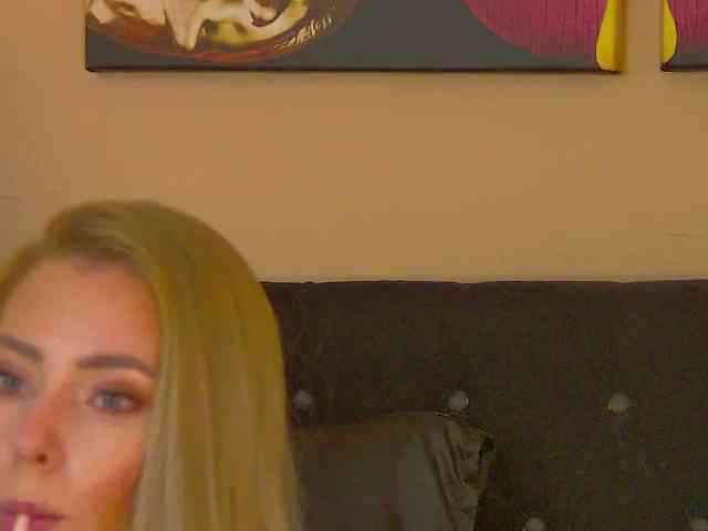 MisshaNight webcam