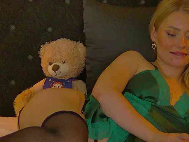 MisshaNight webcam