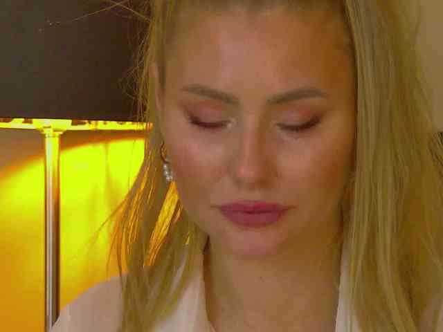 MisshaNight webcam