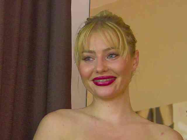 MisshaNight webcam