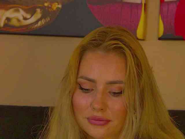 MisshaNight webcam