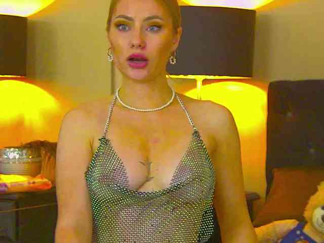 MisshaNight webcam