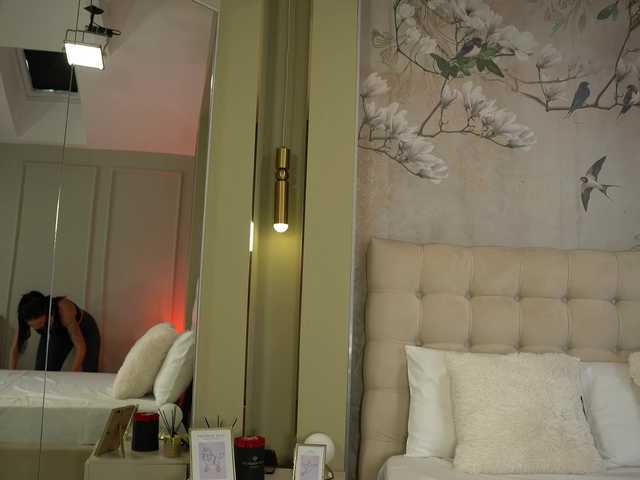 AnneRey live cam on BongaCams