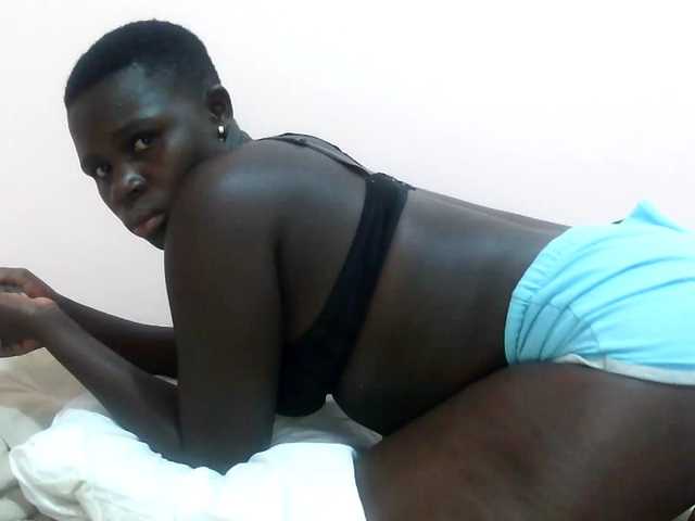 le modèle Sweet-Rosy est en webcam porno dans un show sur le site bongacams, il possède les tags suivants: Ebony,Brunette,Shaved