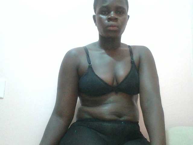 le modèle Sweet-Rosy est en webcam porno dans un show sur le site bongacams, il possède les tags suivants: Ebony,Brunette,Shaved