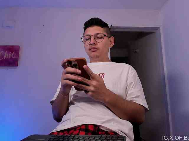 Juanbelmont Live Webcam on BongaCams