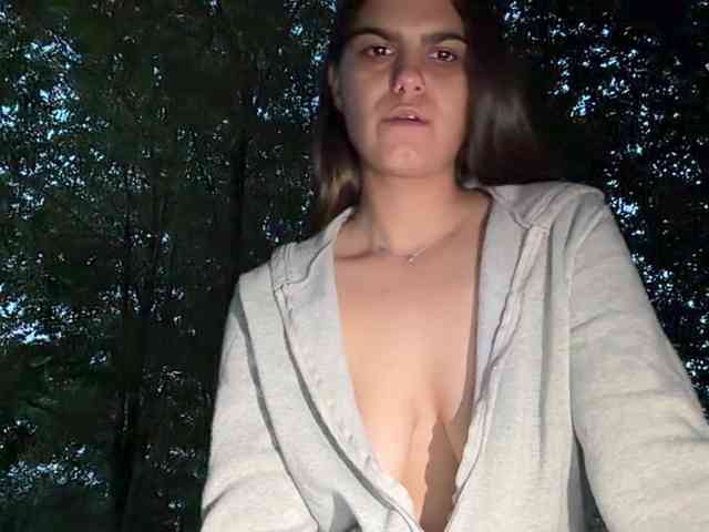 LinaLi9 webcam